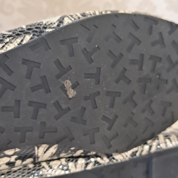 Tahari Blossom Size 9M Black/Cream Floral Pointed Toe Ballet Flats - Picture 11 of 12